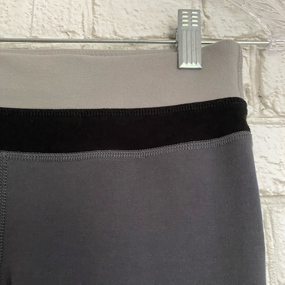 Victrix Bamboo Capri Leggings Size Small - Picture 3 of 5